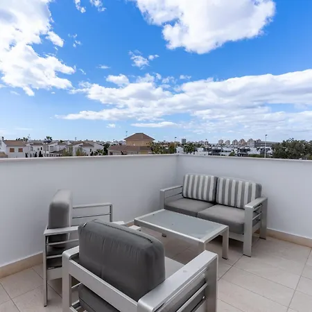 Gandhi By United Renters Holiday home