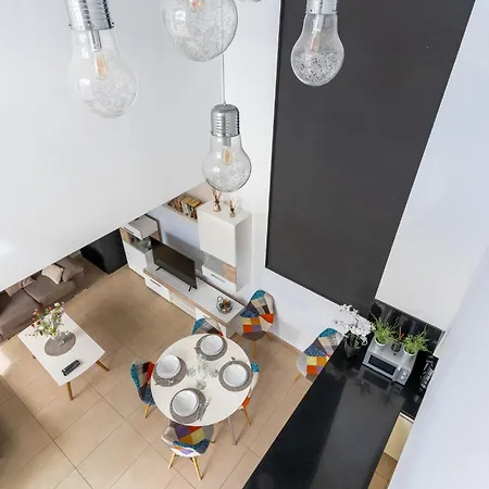 Gandhi By United Renters טורבייחה