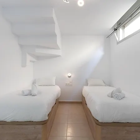 Gandhi By United Renters Торевьиа