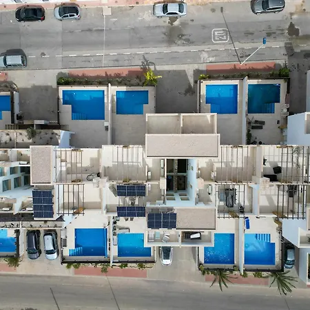 Gandhi By United Renters * טורבייחה