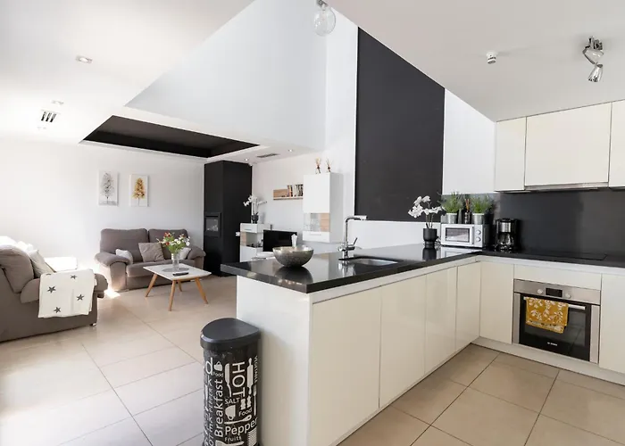 Gandhi By United Renters Holiday home *