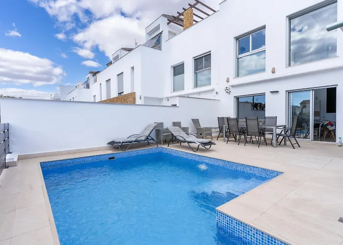 Gandhi By United Renters Holiday home