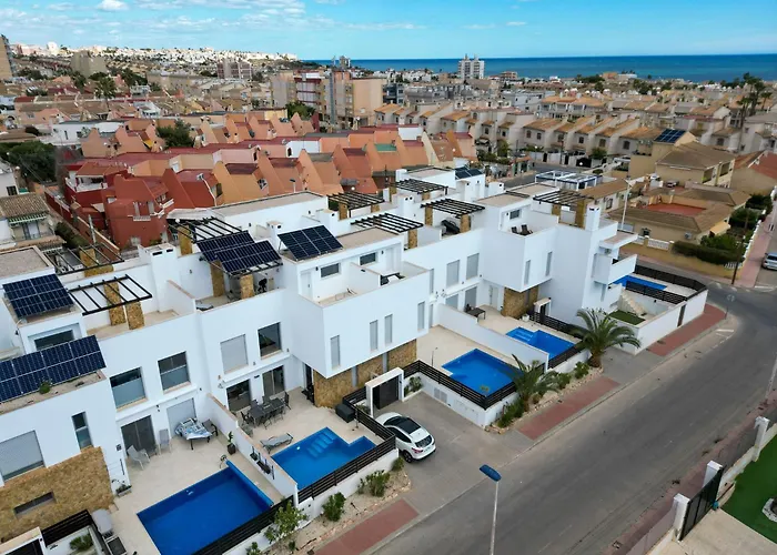 Gandhi By United Renters Holiday home *