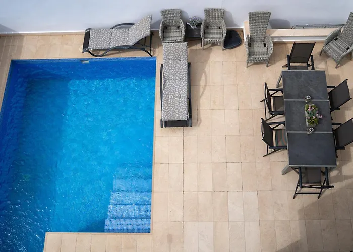 Gandhi By United Renters Torrevieja